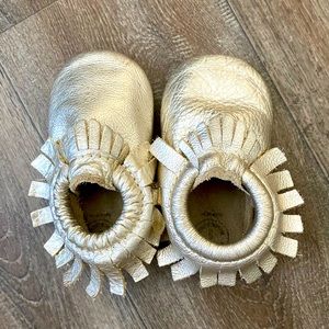 Freshly Picked Mini Sole II Platinum Moccasins